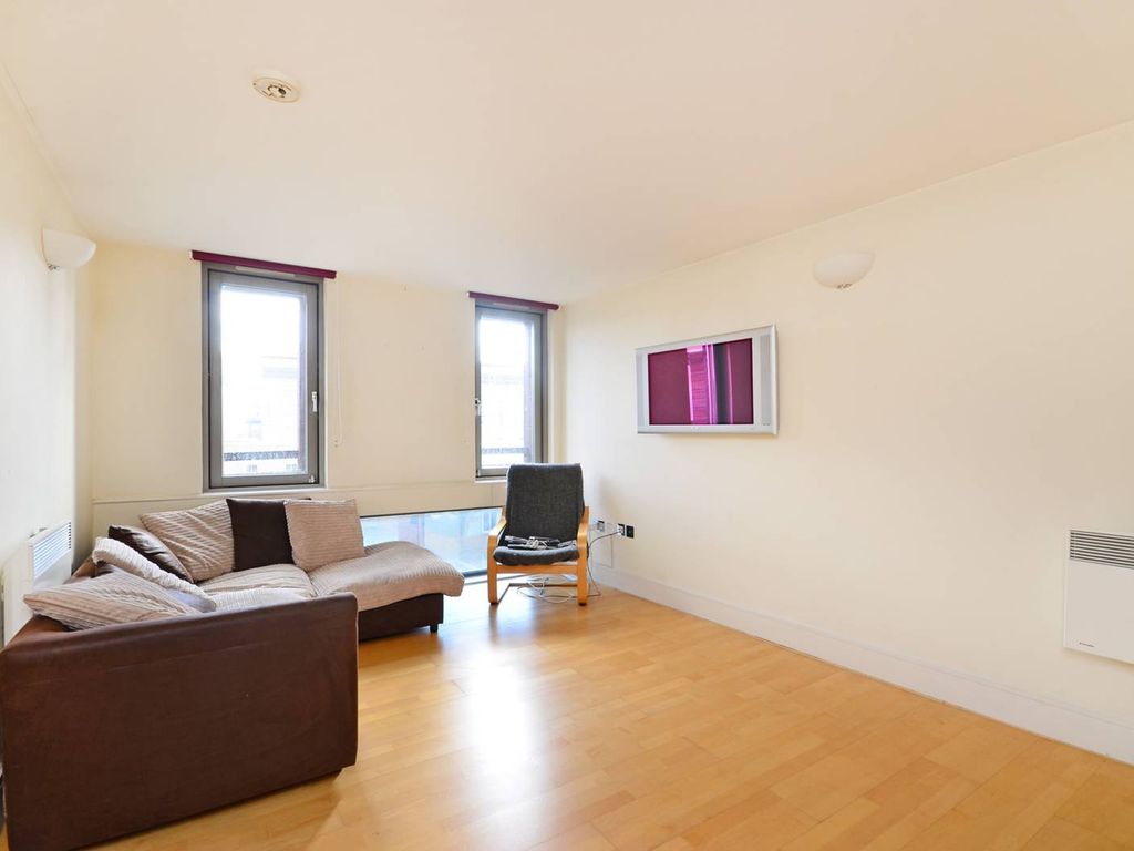 2 bed flat to rent in Plumbers Row E1, Aldgate, London,, £2,500 pcm