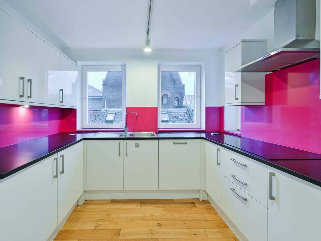 3 bed flat for sale in Abbey Road, St John's Wood, London NW8, £1,500,000