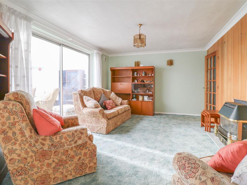 3 bed property for sale in Linton Close, Newmarket CB8, £320,000