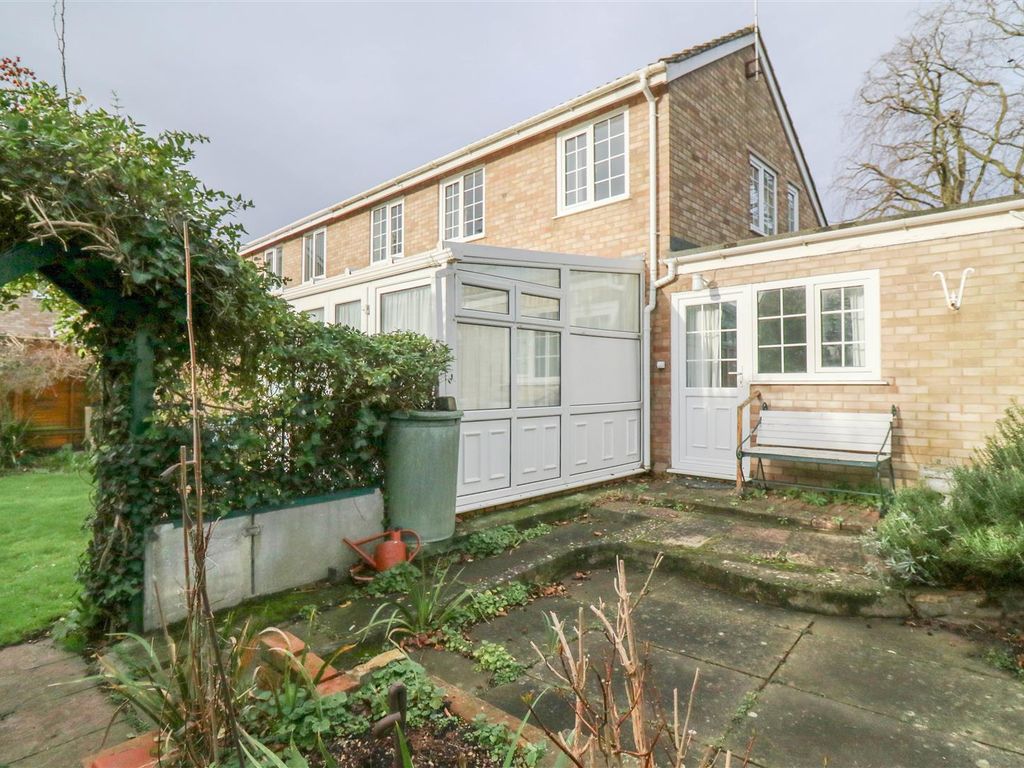 3 bed property for sale in Linton Close, Newmarket CB8, £320,000