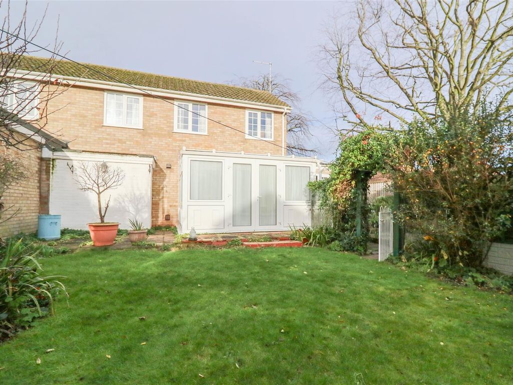 3 bed property for sale in Linton Close, Newmarket CB8, £320,000