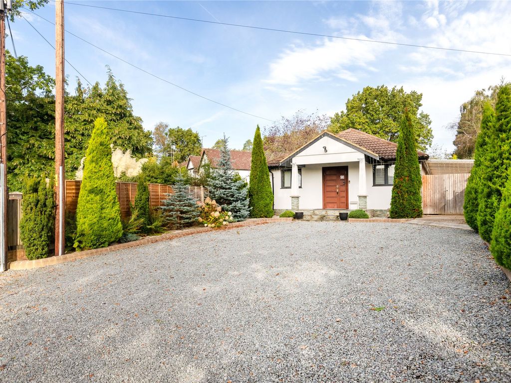 5 bed bungalow for sale in Hatch Ride, Crowthorne, Berkshire, Berkshire RG45, £775,000