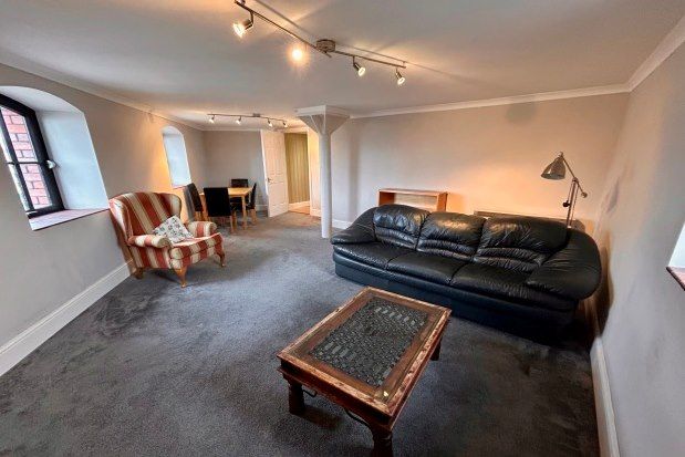 2 bed flat to rent in Llansannor Drive, Caerdydd CF10, £1,300 pcm