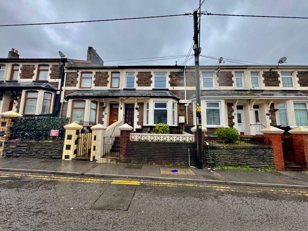 3 bed terraced house to rent in Gladstone Street, Abertillery NP13, £775 pcm