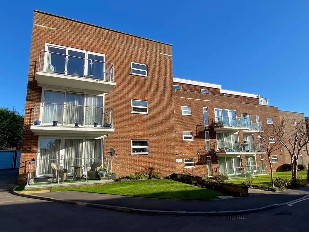 2 bed flat for sale in Cookham Dene, Buckhurst Road, Bexhill On Sea TN40, £275,000