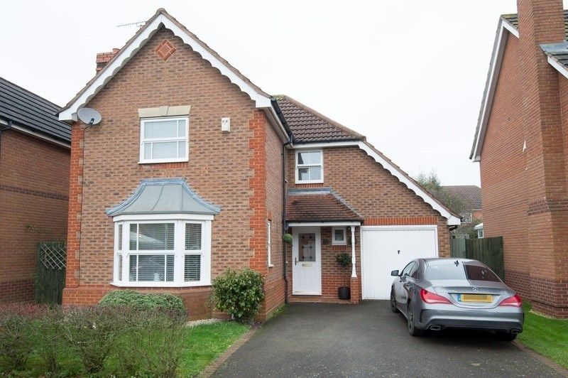 4 bed detached house for sale in Robinia Close, Lutterworth LE17, £399,950