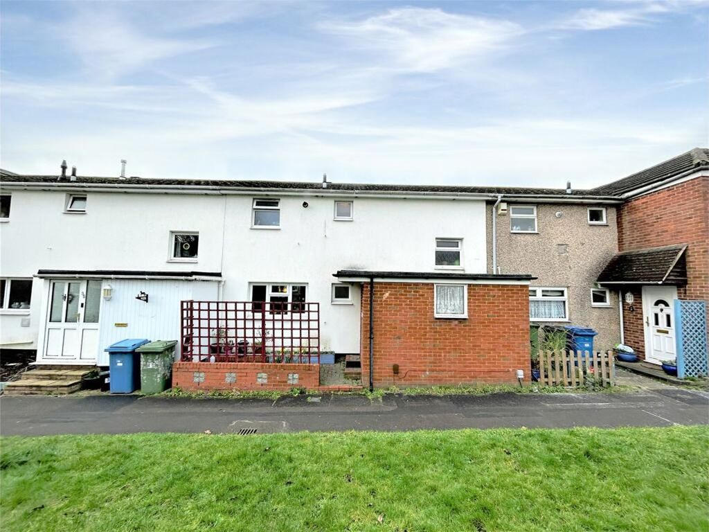3 bed terraced house for sale in Yardley, Bracknell RG12, £350,000