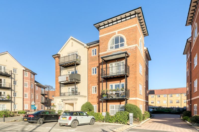 2 bed flat for sale in Bell Farm Way, Hersham, Walton-On-Thames KT12, £395,000