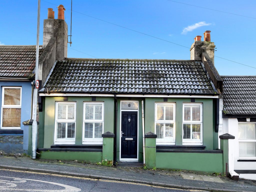 2 bed terraced house for sale in Bear Road, Brighton BN2, £400,000