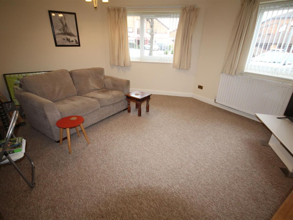 2 bed flat for sale in Cwrt Y Coleg, Rhos On Sea, Colwyn Bay LL28, £179,950