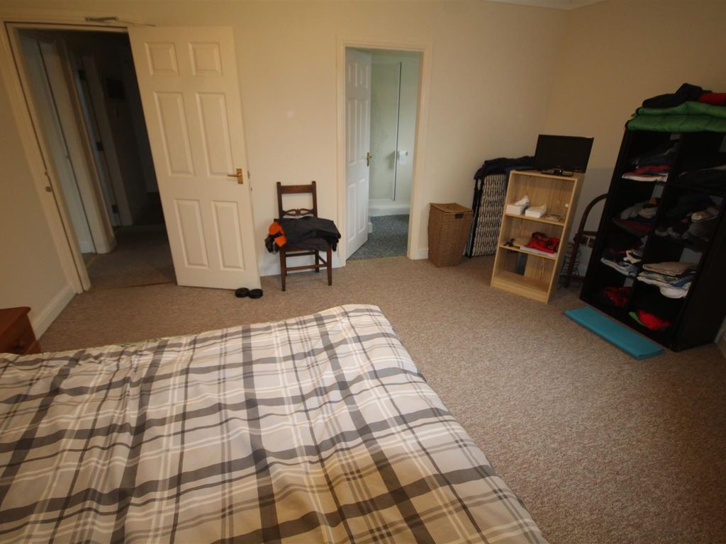 2 bed flat for sale in Cwrt Y Coleg, Rhos On Sea, Colwyn Bay LL28, £179,950
