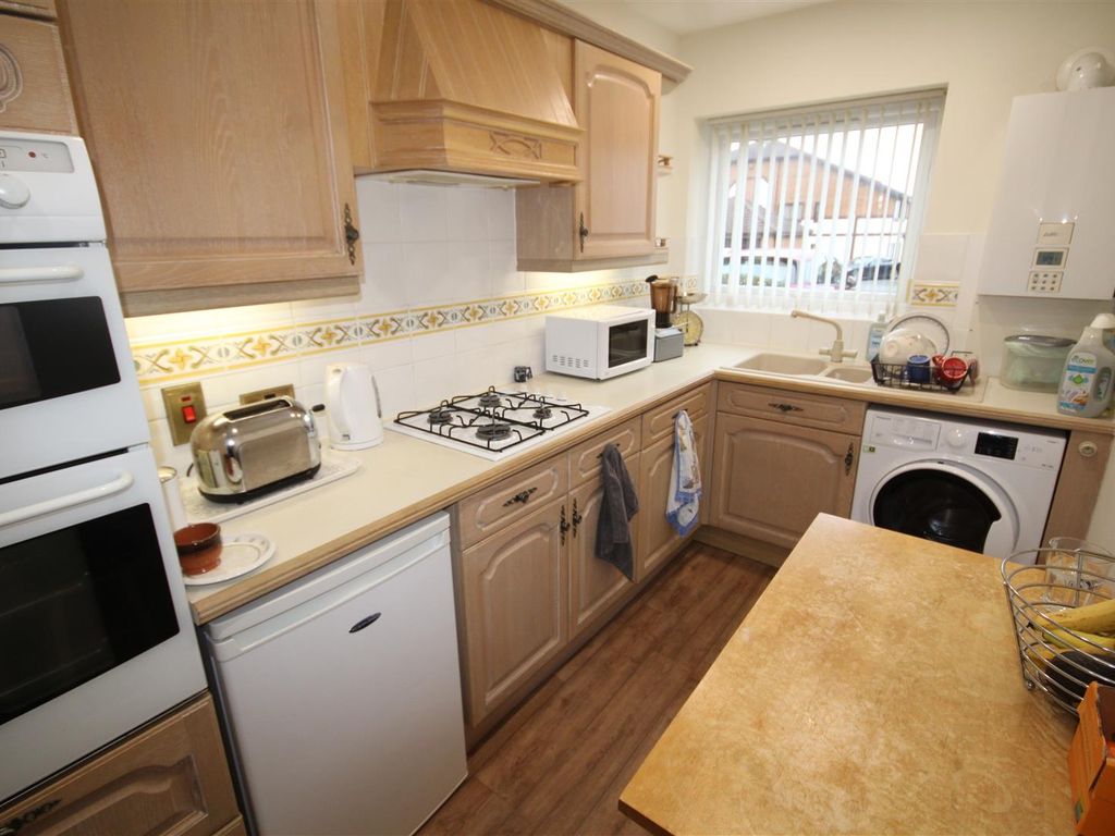 2 bed flat for sale in Cwrt Y Coleg, Rhos On Sea, Colwyn Bay LL28, £179,950