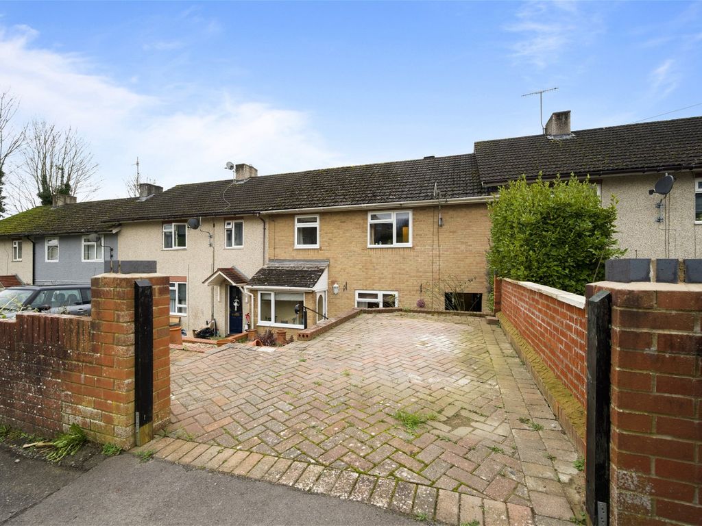 4 bed terraced house for sale in The Valley, Salisbury SP2, £280,000