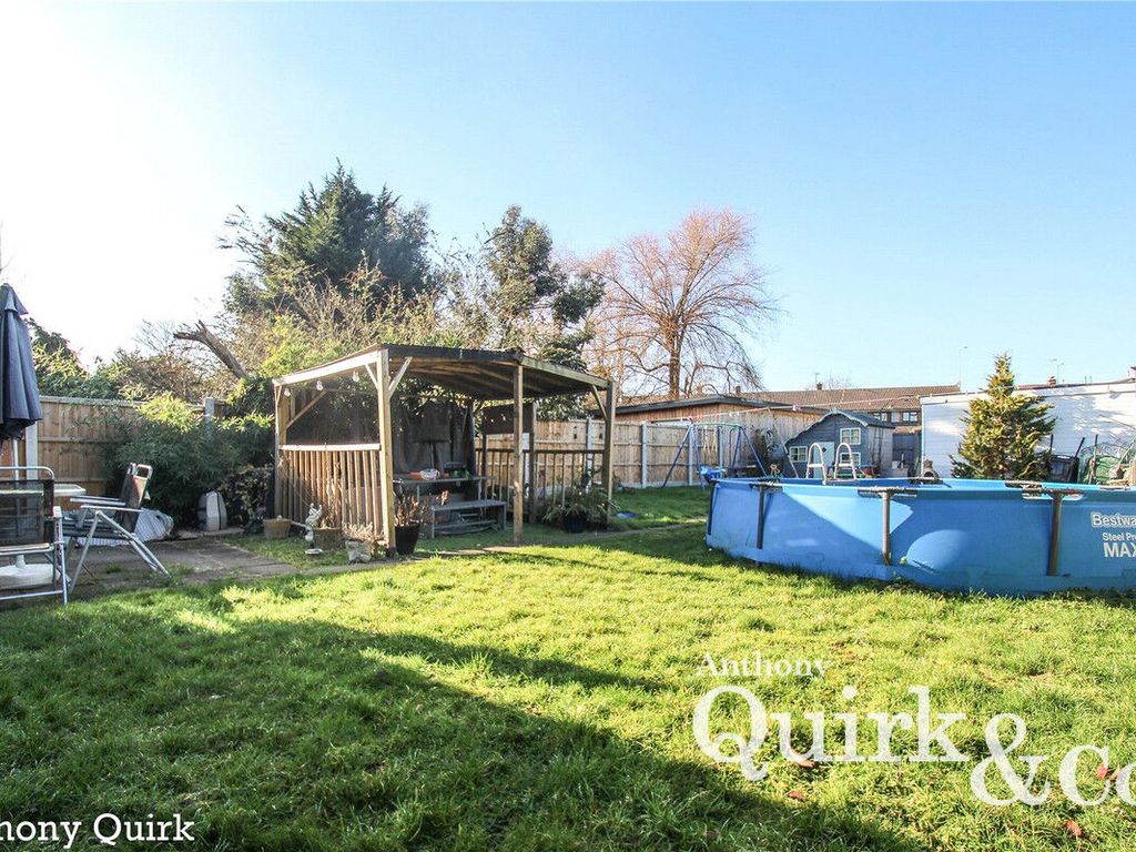 4 bed semi-detached bungalow for sale in 62 Basildon Drive, Basildon, Essex SS15, £525,000