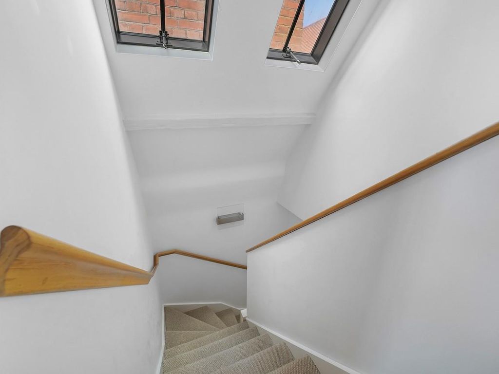 1 bed flat for sale in The Galleries, Warley, Brentwood CM14, £300,000