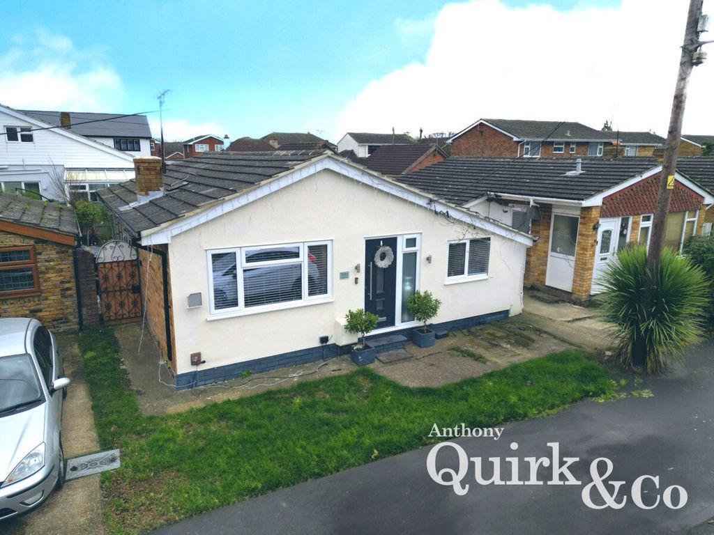 3 bed bungalow for sale in Fairlop Avenue, Canvey Island SS8, £270,000