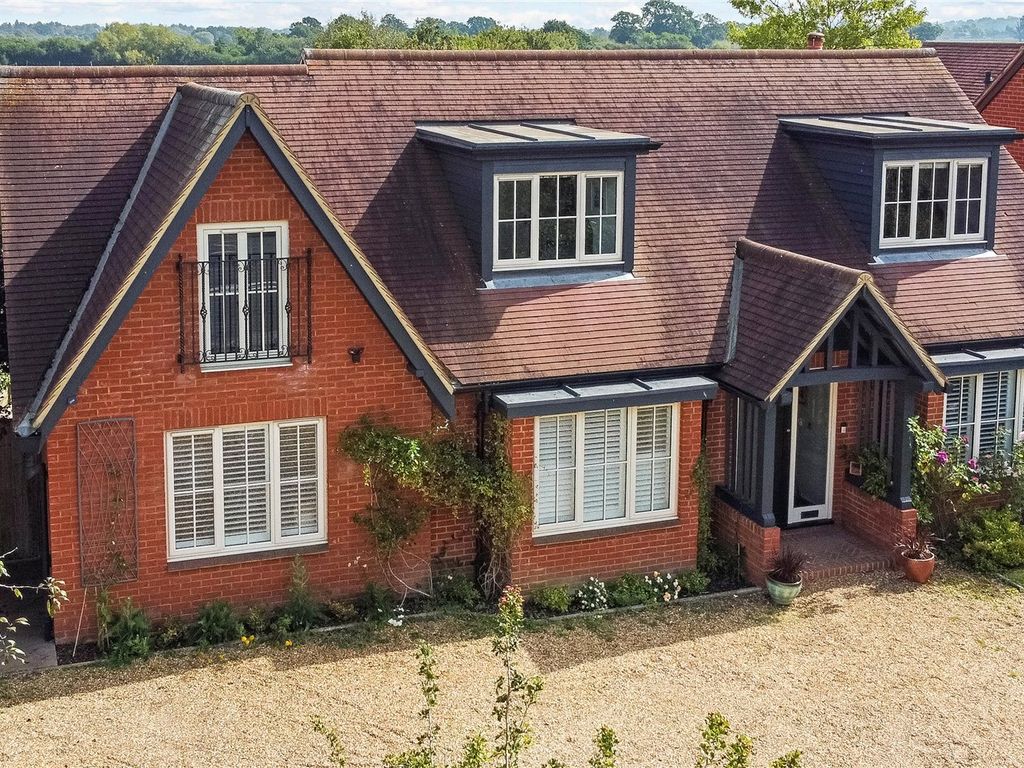 5 bed detached house for sale in Fifield Road, Fifield, Maidenhead, Berkshire SL6, £1,250,000