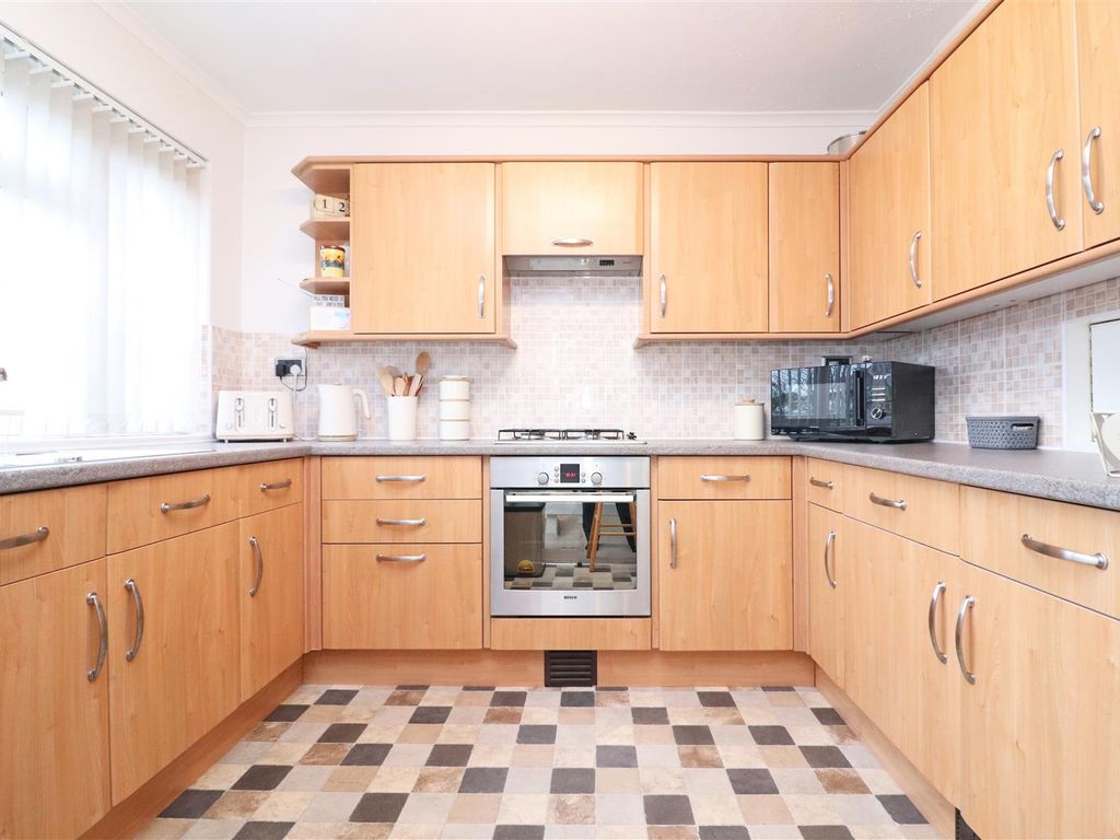 3 bed terraced house for sale in Nash Drive, Redhill RH1, £475,000