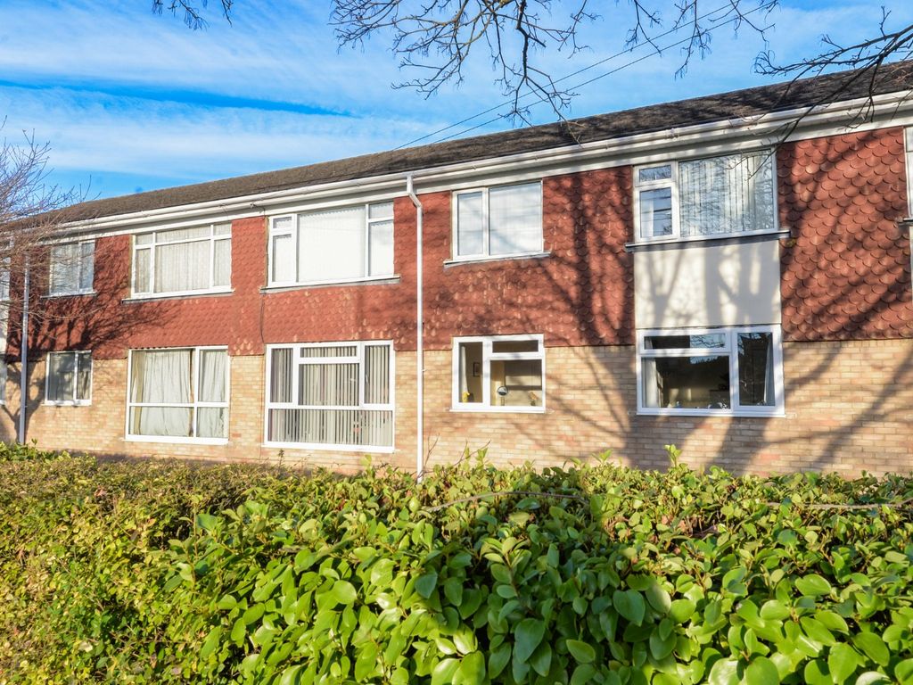 2 bed flat for sale in Yew Tree Court, Newlands Road, New Milton, Hampshire BH25, £249,950