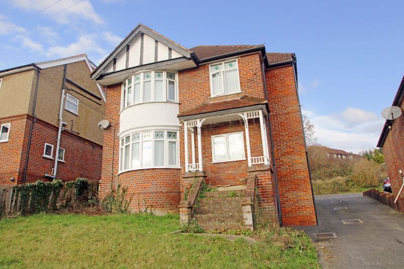 1 bed flat for sale in Whitelands Road, High Wycombe HP12, £118,000