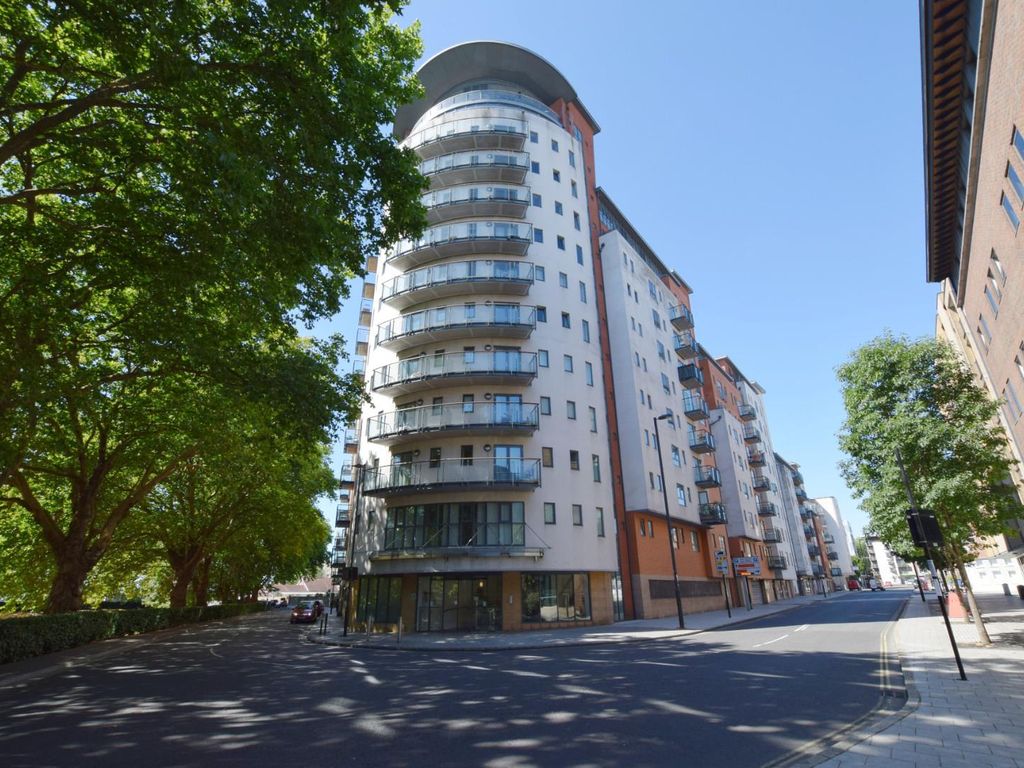 2 bed flat to rent in Briton Street, Southampton SO14, £1,200 pcm