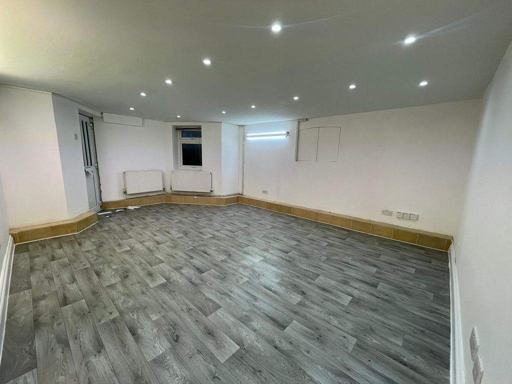 1 bed flat to rent in Portland Avenue, London N16, £2,000 pcm