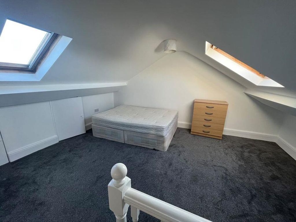 2 bed shared accommodation to rent in Queens Park Road, Brighton BN2, £1,300 pcm