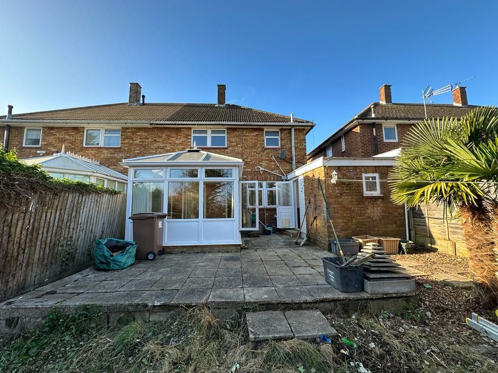 3 bed semi-detached house to rent in Chalton Road, Luton, Bedfordshire LU4, £1,500 pcm