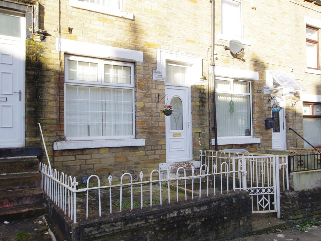 4 bed terraced house to rent in Oulton Terrace, Bradford BD7, £1,000 pcm