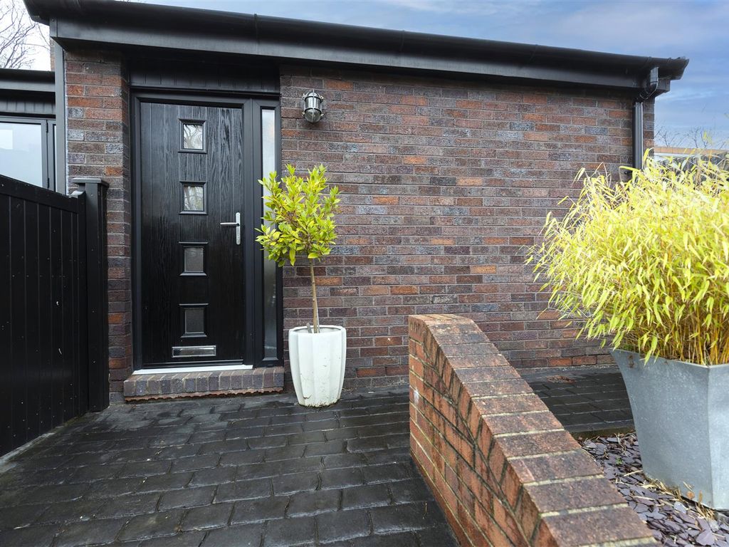 2 bed property for sale in Valley Drive, Yarm TS15, £415,000