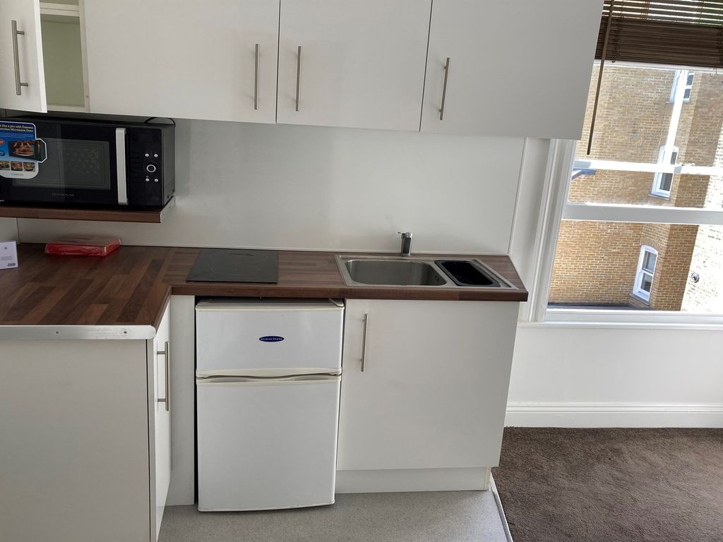 Studio to rent in Loampit Hill, London SE13, £900 pcm