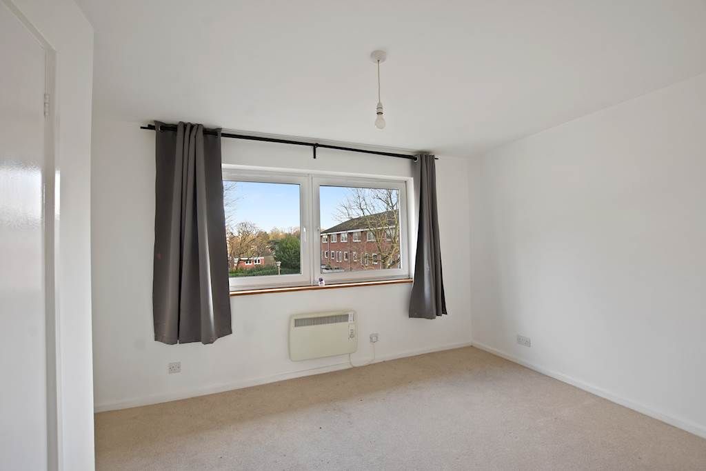 1 bed flat for sale in Eskmont Ridge, Upper Norwood, London, Greater London SE19, £210,000