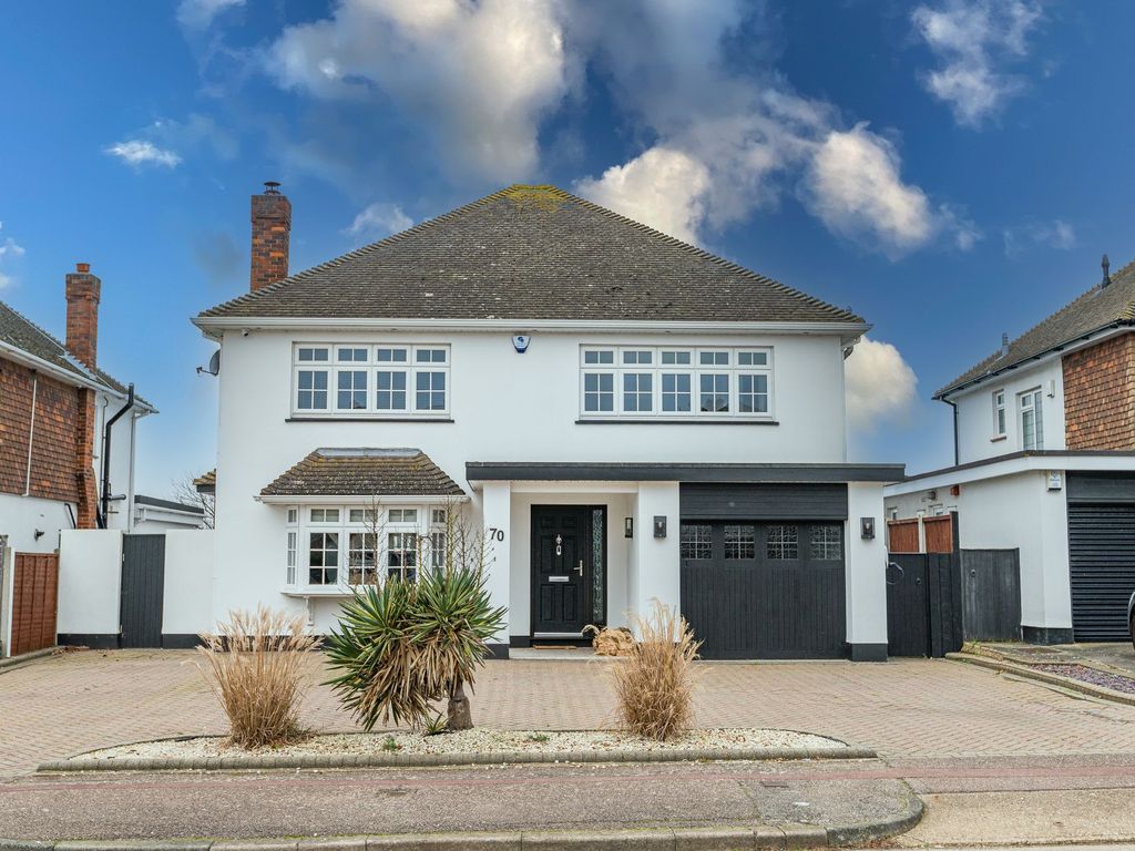 4 bed detached house for sale in Wansfell Gardens, Thorpe Bay SS1, £925,000