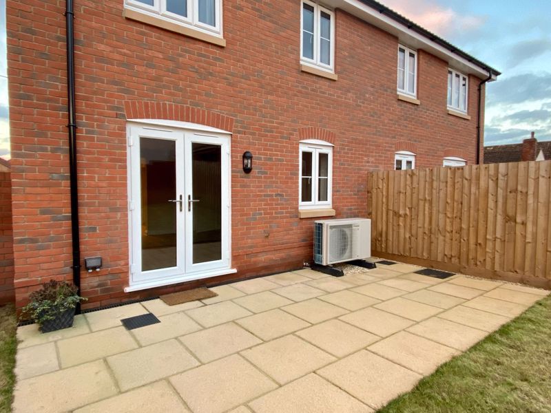 3 bed semi-detached house to rent in North Petherton TA6, £1,300 pcm
