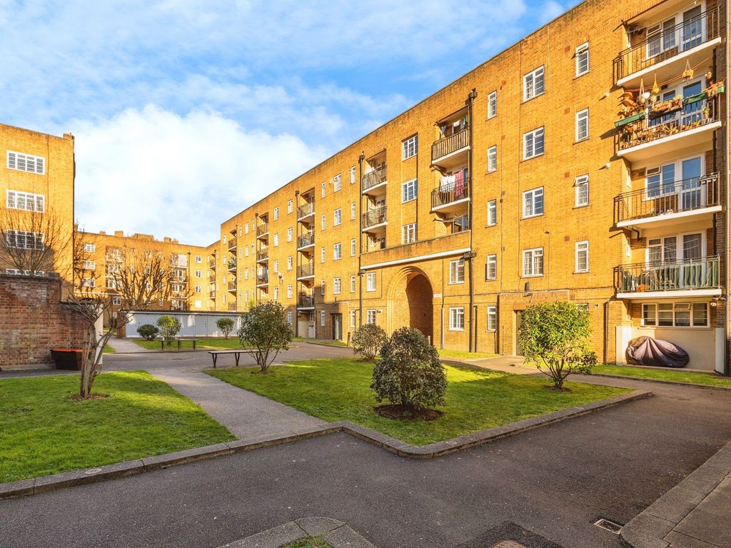 1 bed flat for sale in Maida Vale, London W9, £350,000