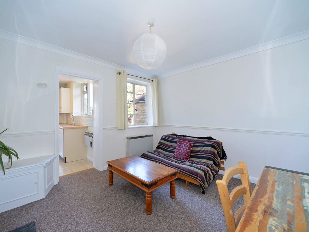 1 bed flat for sale in Godalming, Surrey GU7, £275,000