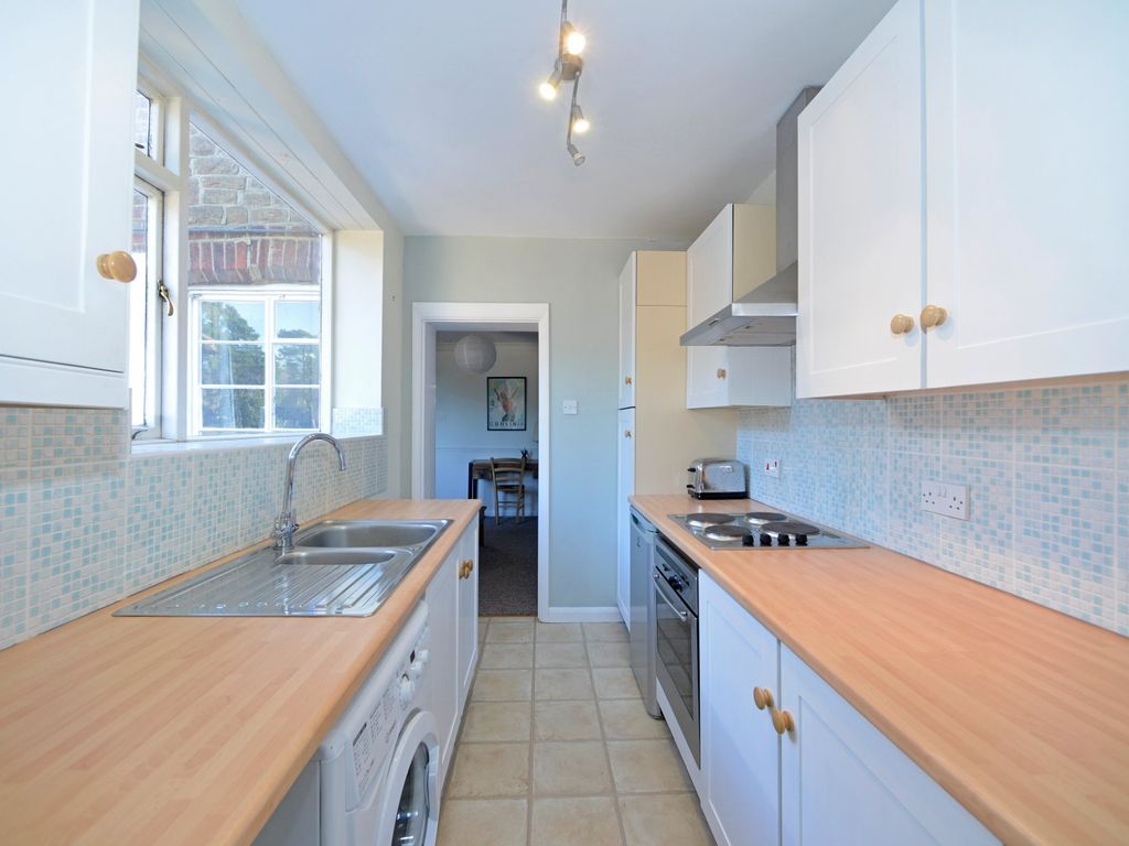 1 bed flat for sale in Godalming, Surrey GU7, £275,000