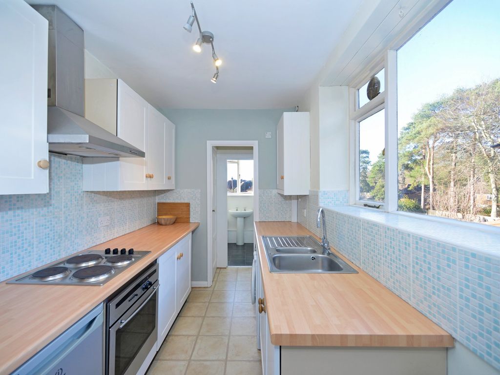 1 bed flat for sale in Godalming, Surrey GU7, £275,000