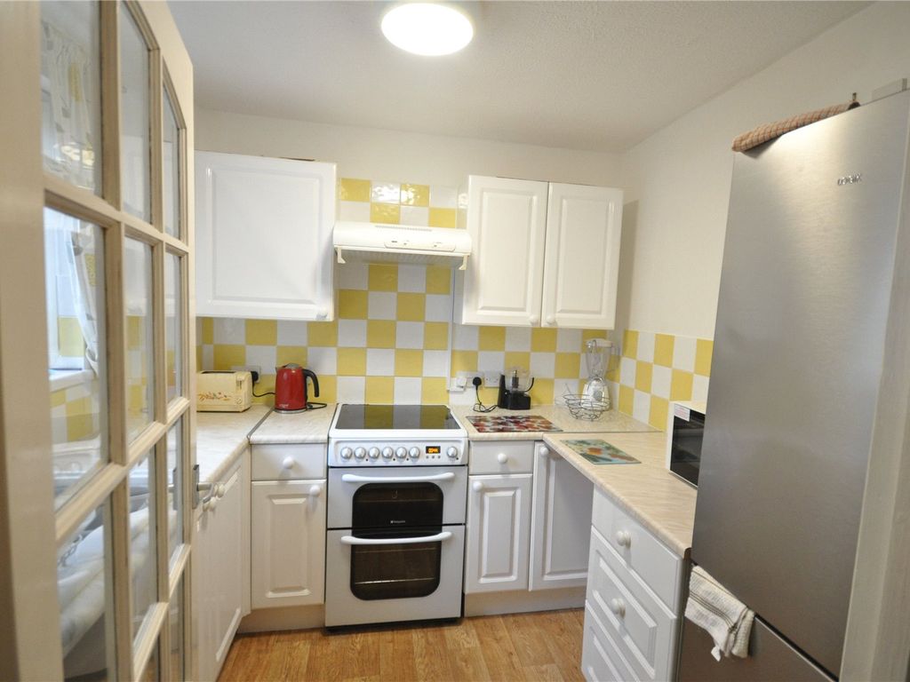 2 bed flat for sale in Drove Road, Swindon, Wiltshire SN1, £110,000