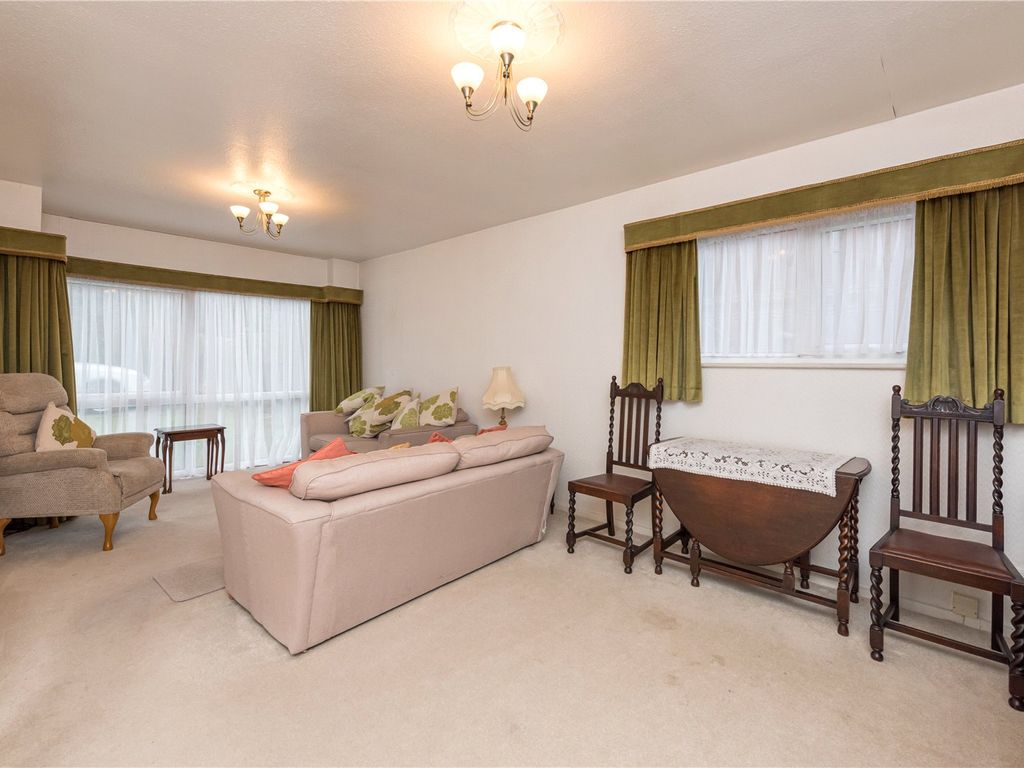 2 bed flat for sale in Penn Road, Penn, Wolverhampton, West Midlands WV4, £100,000