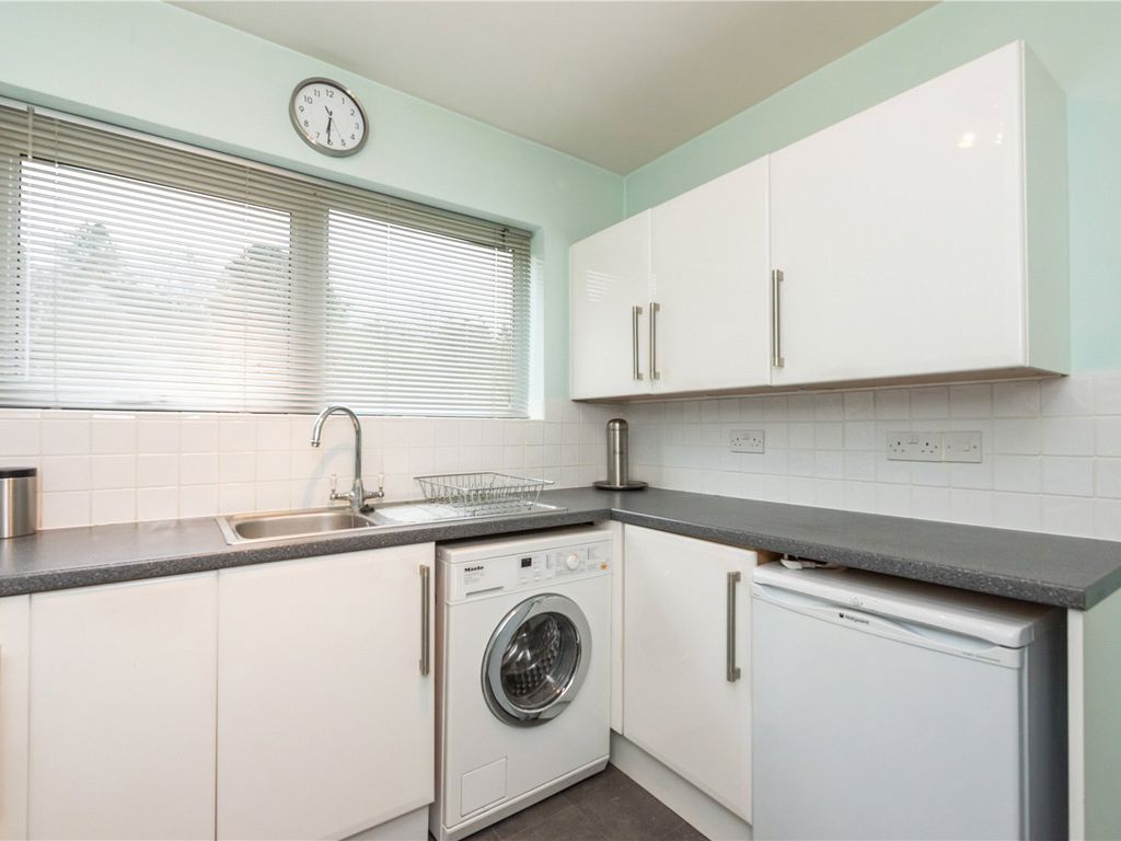 2 bed flat for sale in Penn Road, Penn, Wolverhampton, West Midlands WV4, £100,000