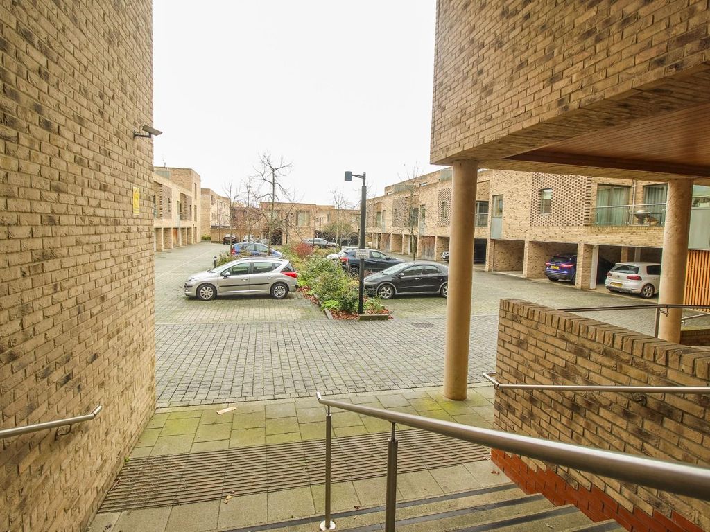 1 bed flat for sale in Addenbrookes Road, Trumpington, Cambridge CB2, £295,000