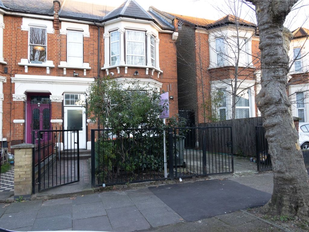 1 bed flat to rent in Norwich Road, Forest Gate, London E7, £1,450 pcm