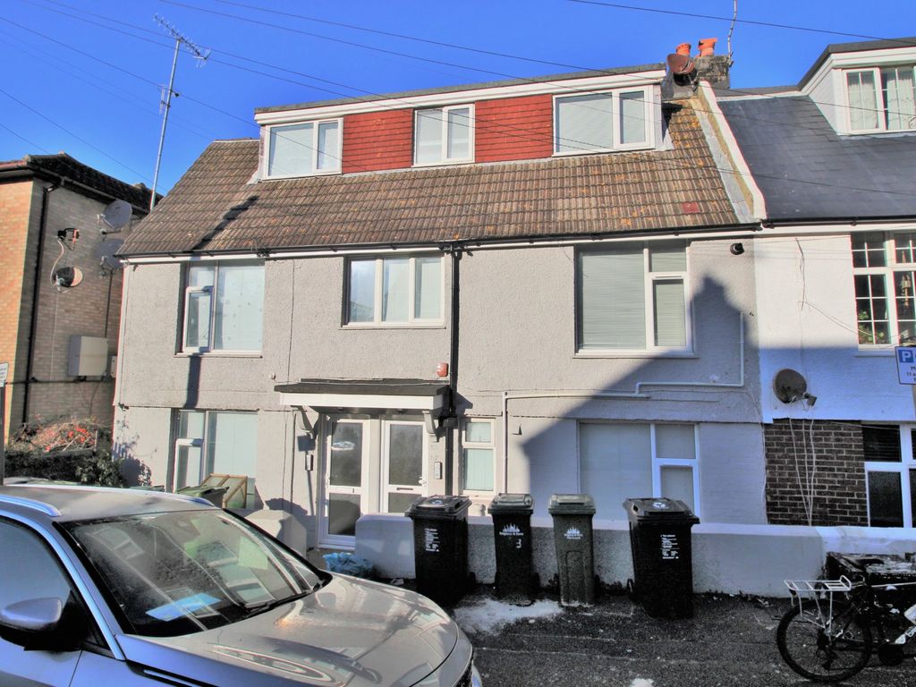 1 bed flat for sale in May Road, Brighton BN2, £240,000