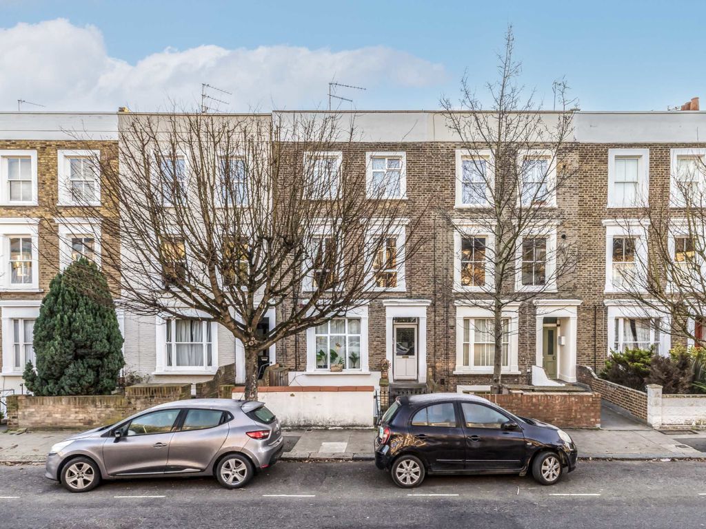 2 bed flat for sale in Coningham Road, London W12, £549,950