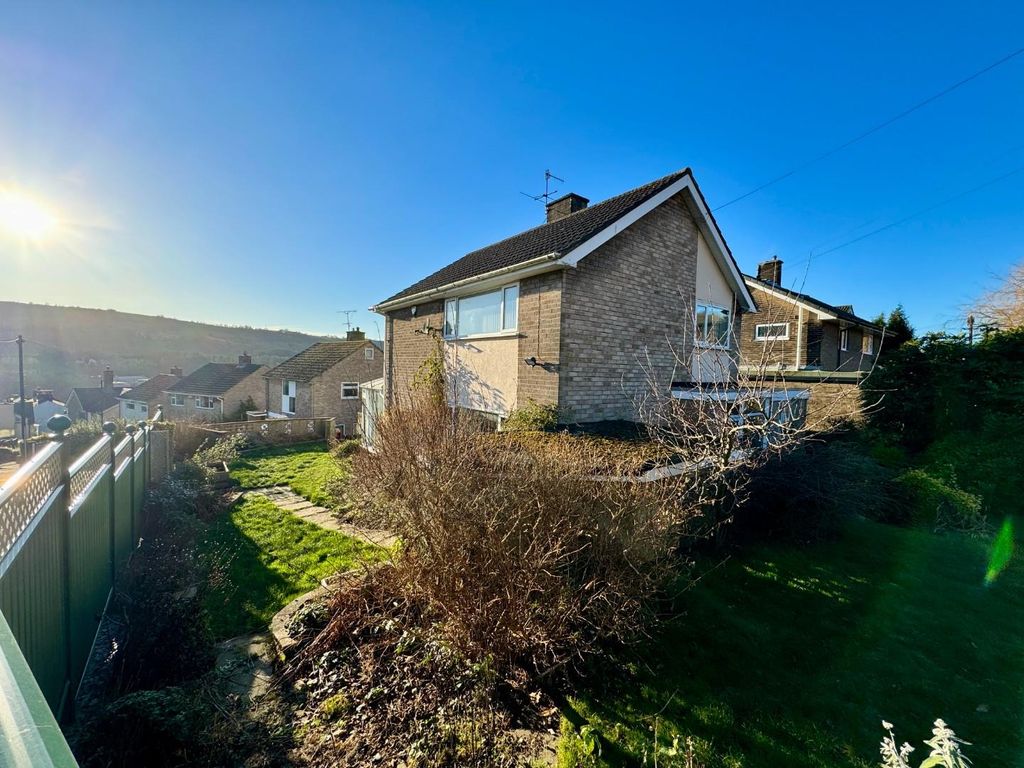 3 bed detached house for sale in The Close, Matlock DE4, £370,000