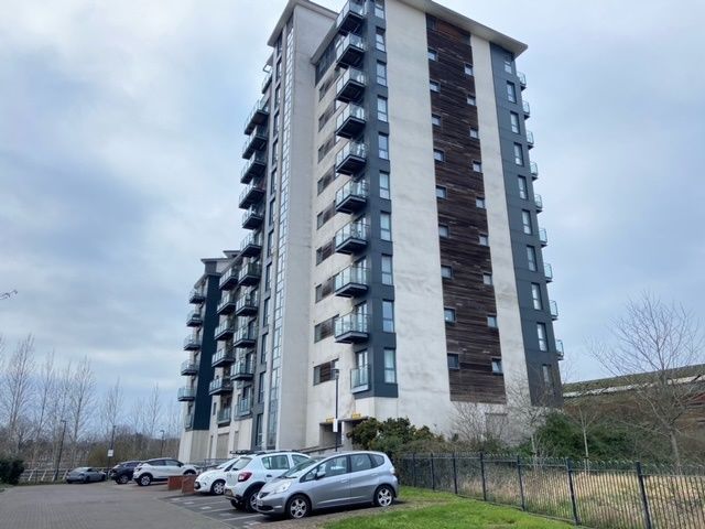 1 bed flat to rent in Overstone Court, Cardiff CF10, £900 pcm