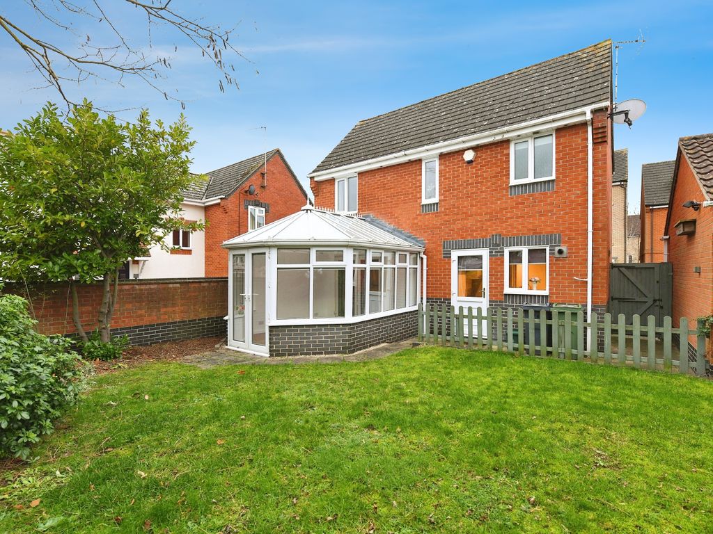 3 bed detached house for sale in Epping Way, Witham CM8, £375,000