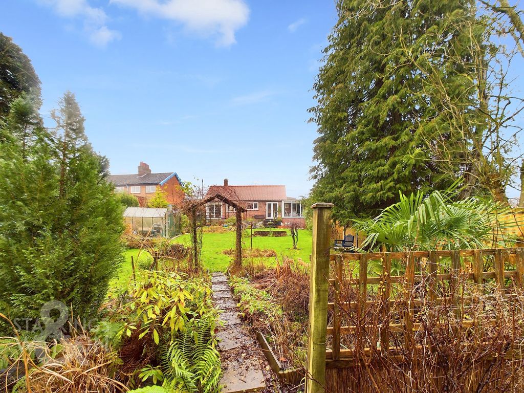 3 bed detached bungalow for sale in Norwich Road, Chedgrave, Norwich NR14, £350,000