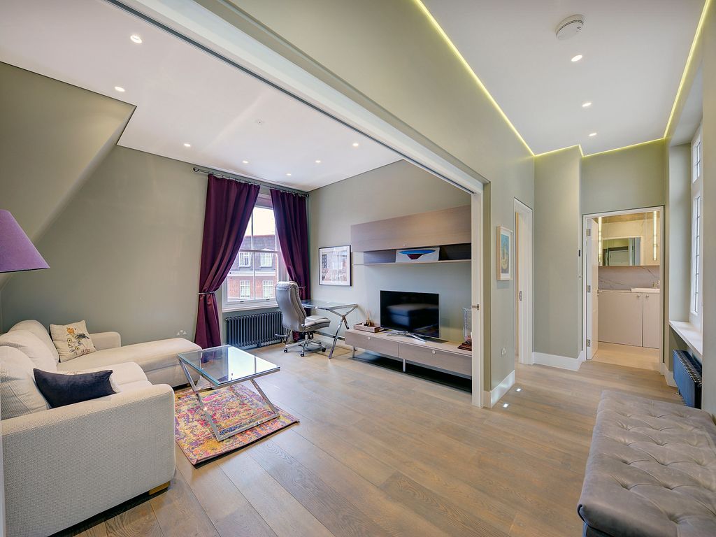 1 bed flat for sale in Kensington Court, London W8, £1,150,000